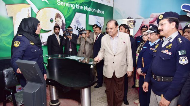 Mamnoon Hussain in Traffic office