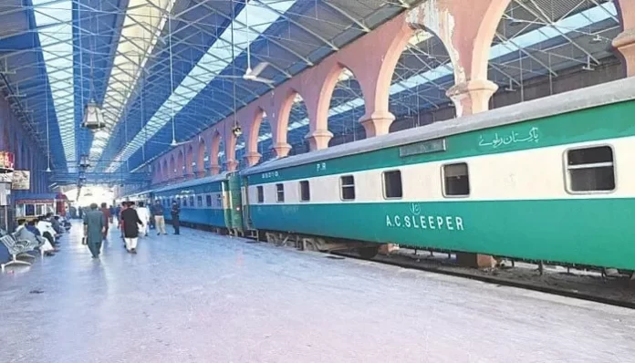 پاکستان ریلوے نے 9 ماہ میں 66 ارب روپے کمالئے