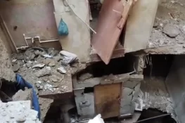 Karachi building collapse traps 22