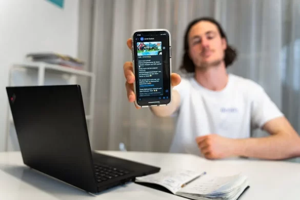 WhatsApp Begins Showing Ads in Status & Channels