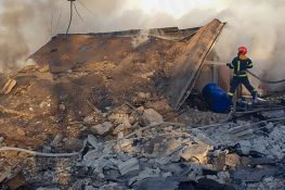 Deadly Russian Strikes Kill 19 in Ukraine Amid Stalled Ceasefire