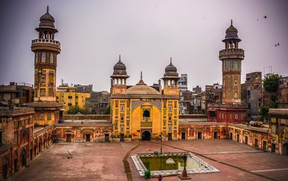 Model and Photographer Face Charges Over Photoshoot in Lahore’s Wazir Khan Mosque