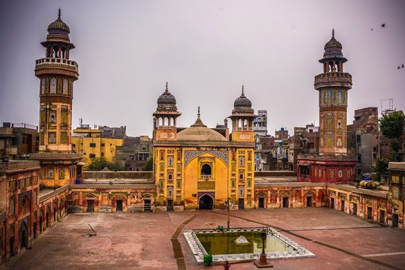 Model and Photographer Face Charges Over Photoshoot in Lahore’s Wazir Khan Mosque