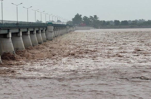 Rising Waters in Chenab: Authorities Issue Flood Alert in Marala Region