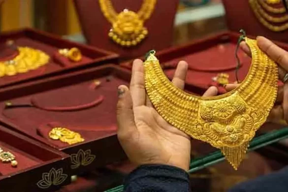 Gold Prices Drop Sharply After Reaching Record High in Pakistan