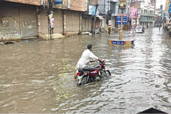 Floodwaters Inundate Gujrat’s Qamar Sialvi Road; Stagnant Sewage Raises Health Concerns