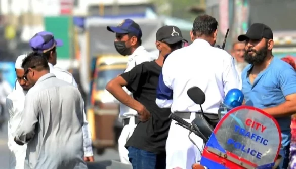 Senior Karachi Traffic Officer Fined Under New E-Challan System
