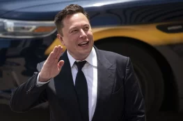 Elon Musk Becomes First Person to Amass $500 Billion Fortune