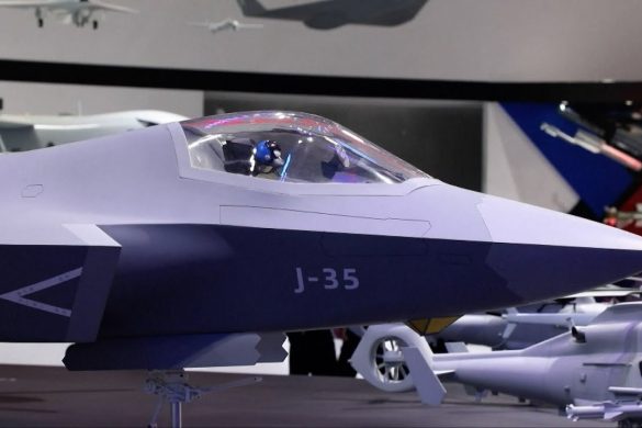 China’s J-35 Stealth Fighter Takes Off from Aircraft Carrier for the First Time