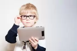Surge in Screen Time Linked to Rising Vision Problems Among Pakistani Children