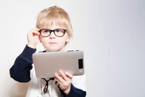 Surge in Screen Time Linked to Rising Vision Problems Among Pakistani Children
