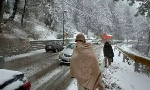 Rain and Hail Sweeps Across Pakistan, Cold Intensifies in Northern Regions