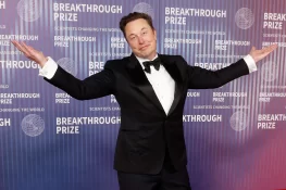 Elon Musk Becomes First CEO to Receive a $1 Trillion Compensation Package