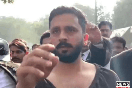 Chaos at Karachi Court: YouTuber Rajab Butt Attacked During Bail Hearing