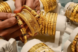 Gold Prices Slide Sharply in Pakistan as Per Tola Rate Drops by Rs5,500