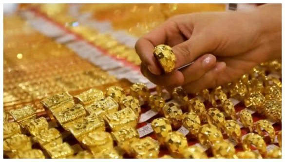 Gold Prices Plunge in Pakistan as Sharp Decline Continues