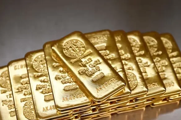 Gold Hits Three-Week High Amid US Tariff Uncertainty
