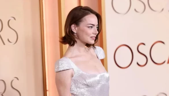 Emma Stone Steals the Spotlight at Oscars with Snack Break
