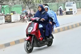 Punjab Considers Extending School Holidays, Early Market Closures Amid Energy Crisis