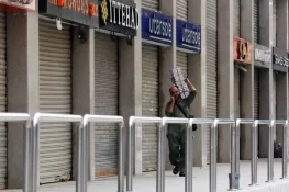 Provinces Oppose Nationwide Smart Lockdown Amid Economic Concerns