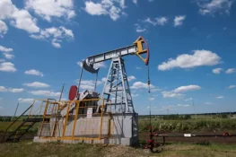 Oil Prices Steady as Doubts Persist Over US-Iran Talks and Hormuz Disruption