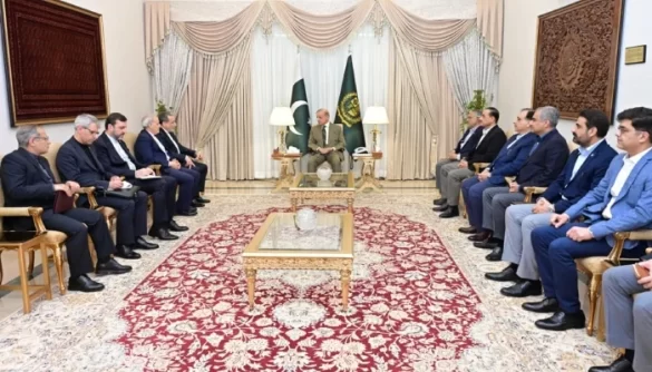 Iran’s Foreign Minister Meets PM Shehbaz and Top Pakistani Leadership Amid Push for US–Iran Dialogue