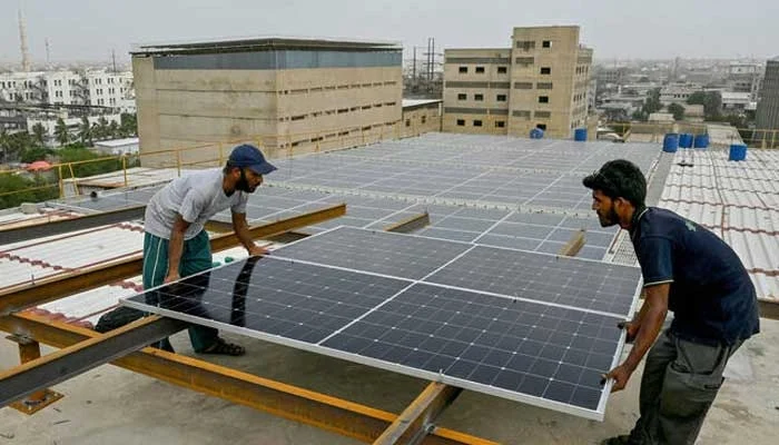 Pakistan Moves to Ease Solar Rules as Power Division Seeks Removal of Fees and Licensing for Small Systems