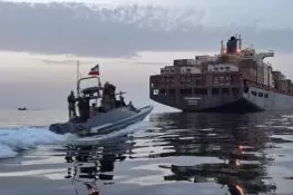 IRGC Navy Reports 28 Vessels Passed Through Strait of Hormuz in 24 Hours