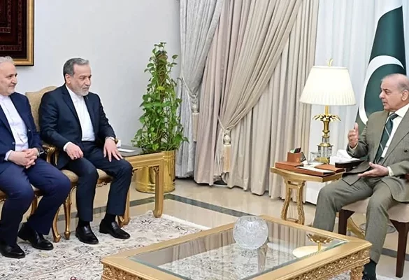 US–Iran Talks Progressing with Pakistan’s Mediation, Says Araghchi Amid Hormuz Crisis
