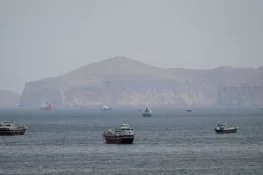 Tankers Exit Strait of Hormuz as US Talks Up Possible Iran Deal