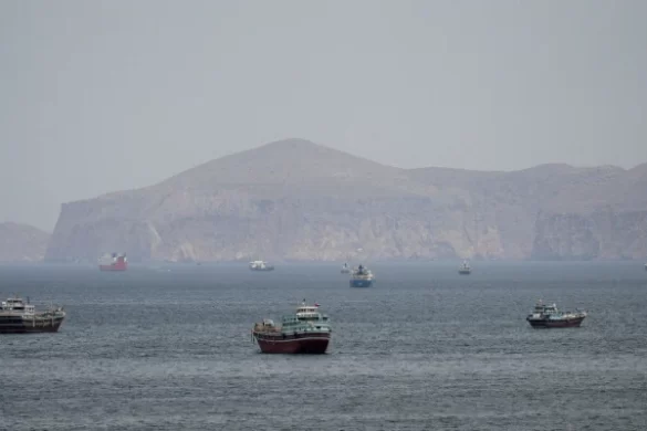 Tankers Exit Strait of Hormuz as US Talks Up Possible Iran Deal