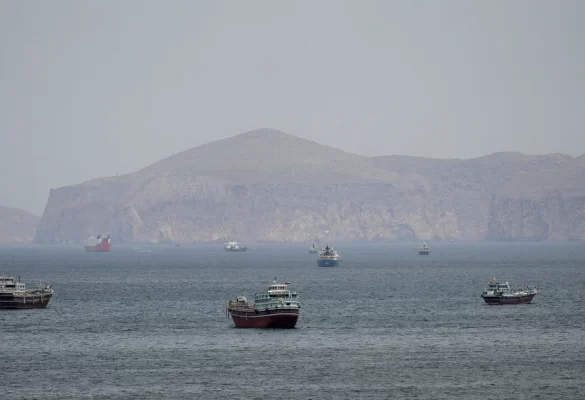 Tankers Exit Strait of Hormuz as US Talks Up Possible Iran Deal