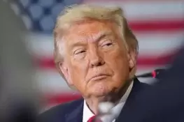 Trump Says US Apache Helicopter Crew Safe After Crash Near Strait of Hormuz