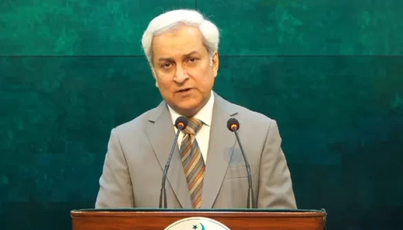 Pakistan Working to Secure Release of Crew Held by Somali Pirates, Says FO