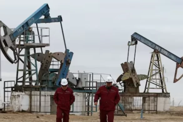 Oil Prices Edge Lower as Markets Monitor Hormuz Shipping After US-Iran Peace Talks