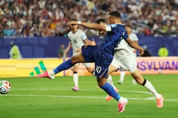 Mbappé Double Sends France into Knockout Stage After Weather-Disrupted Win