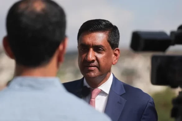 US Democratic Lawmaker Says Armed Israeli Settlers Detained His Group During West Bank Visit