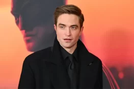 Robert Pattinson surprised by giant Batman statue at The Odyssey premiere in Mumbai