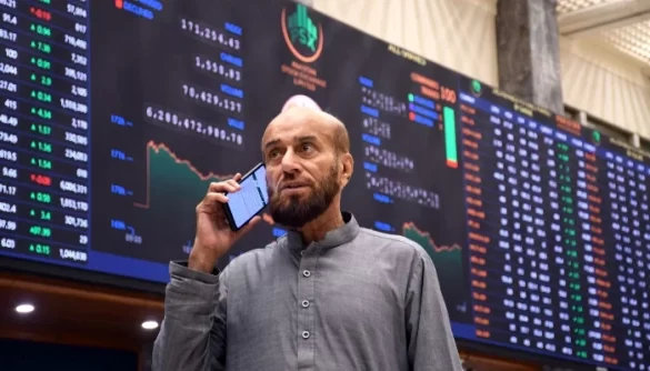 PSX tumbles as Middle East tensions and rising oil prices dampen investor confidence