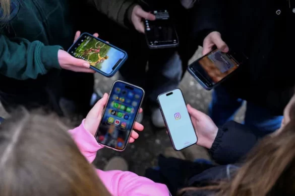 EU Plans Gradual Restrictions on Children’s Access to Social Media