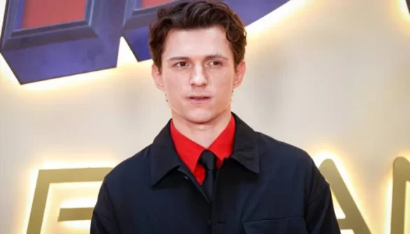 Tom Holland Recreates Iconic ‘Spider-Man’ Meme During Surprise Interview