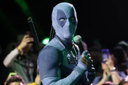 Ryan Reynolds thanks fans after secret Deadpool walk through Comic-Con crowd