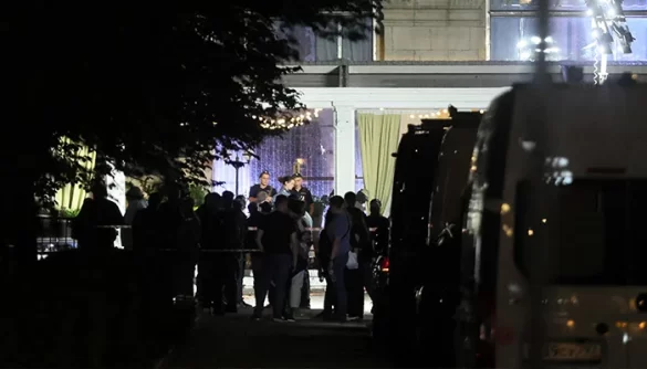Bomb carried by woman kills three, injures 21 near Moscow restaurant