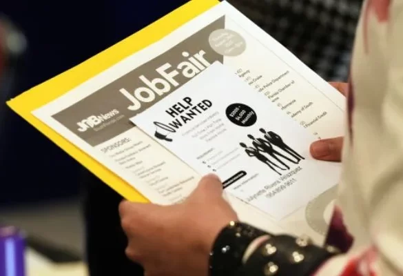 US Economy Unexpectedly Loses 23,000 Jobs in July as Labour Market Shows Signs of Weakness