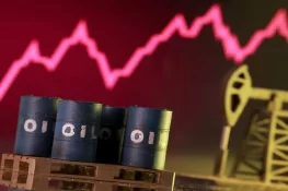 Oil Prices Rise as Iran-Oman Hormuz Deal Nears but Reopening Remains Uncertain