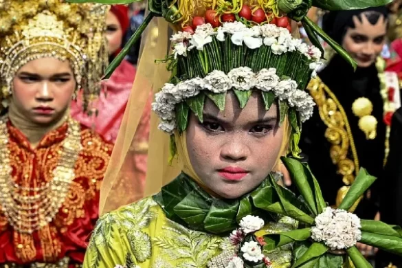 Indonesia’s Top Islamic Council Warns Men Against Wearing Dresses at Independence Events