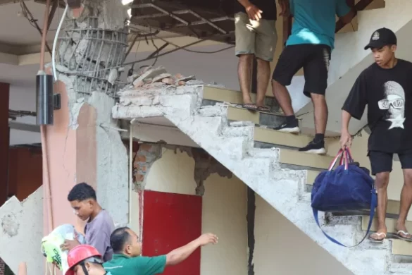 Indonesia earthquake: 7.7-magnitude quake kills five, tsunami warning lifted