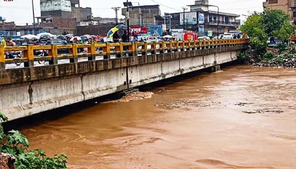 Heavy Rain Lashes Islamabad, Rawalpindi as Flood-Warning Sirens Wail