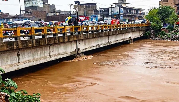Heavy Rain Lashes Islamabad, Rawalpindi as Flood-Warning Sirens Wail