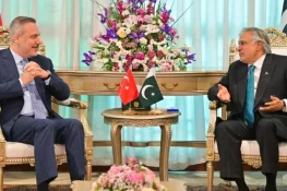 Türkiye Invites Ishaq Dar to Istanbul Meeting With Saudi and Egyptian Foreign Ministers